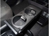 収納タイプのドリンクホルダーが有ります。
