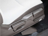◆シートハイトアジャスター◆運転席を上下に高さ調節ができます!運転ポジションを体格に合わせてシート調整できます。