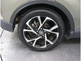 225/50R18サイズのタイヤになります。