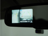 ◆バックモニター内蔵ルームミラー◆リバースにするだけで映ります、後方の安全確認や、狭い駐車場での車庫入れ、雨の日や夜間など視界の悪い時に便利です!安全にバックする為には欠かせない装備です。