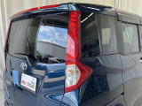 対向車がいないとき、見通しの悪い道路は暗くて怖いですよね。。。こちらのクルマはオートマチックハイビーム搭載です!対向車の有無で自動でハイ・ロウビームに切り替えます。