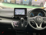 ドライバーのかたと助手席のかたが座るシートです。実際お座りいただくのが、分かりやすいと思います。お気軽にご来店ください!