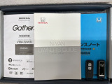 スマートキーは鍵をバッグに入れたままでもドアロックの開閉やエンジンのON・OFFができます。夜間や雨の日も鍵を探さなくて良いので便利です。