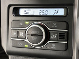 【オートエアコン】AUTOボタンを押してお好みの温度を設定!快適な室温でドライブをお楽しみいただけます♪
