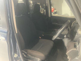運転席、助手席です。座面も広くゆったりと座れます。