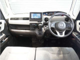 ◆インテリアパネル◆視界広々で非常に運転しやすくロングドライブでも疲れを感じさせないすっきりとまとまったインパネ周りです。