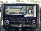 パノラミックビューモニター付きです。車両を上から見たような映像をディスプレイオーディオ画面に表示。運転席からの目視だけでは見にくい、車両周辺の状況をリアルタイムでしっかり確認できます。