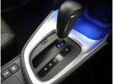 親しみやすいシフトです。 坂道や信号の多い日本では操作が簡単でいいです。 シフトチェンジしやすい所に配置されているので操作し易いですよ。