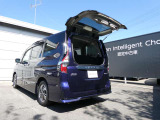 狭い場所での開閉も楽々のハーフドア付き♪お買い物の後の荷物の積み下ろしにめちゃくちゃ便利です。荷物崩れもなく快適にお使いいただけます。