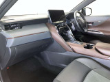 高いホールド性で運転姿勢が安定します。長距離ドライブでも疲れにくいのが魅力です。快適なドライビングライフをお送りください♪