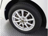 かっこいいホイールですね。 車のイメージを大きく左右するホイール部分はコダワリを持ちたいですね。