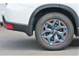 純正17インチアルミホイール、タイヤサイズ 225/60R17