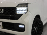 LEDヘッドライトとLEDフォグランプで、夜間の走行も明るい♪