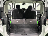 積み降ろしがし易い広々とした開口部とラゲッジスペース。リアシートを畳むと大きな搭載スペースとなり、使い勝手がいいですよ!