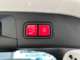 【電動開閉テールゲート】運転席やキースイッチで自動開閉できます。さらに、テールゲートにあるスイッチでも閉めることができます。テールゲートの開口角度の設定できます。