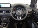 【運転席】最適なドライビングポジションでドライブをお楽しみください。