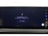 Bluetooth機能搭載。車とスマホやiPhoneをペアリングしておけばハンズフリー電話はもちろん、スマホやiPhone内の音楽を車のスピーカーで流すこともできますよ。