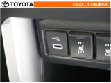 ポータブルオーディオなどの機器を接続して、車両のスピーカーで聞くことができます。