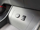 そして、運転席と助手席にはシートヒーターが。