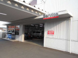 UCARS堺店はサービス工場併設で購入後、保証修理・板金修理・車検等のアフターメンテナンスもお任せください。