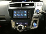 「AUTO」スイッチで車内の温度を一定に保ってくれるオートエアコン。快適装備の代名詞。もちろんマニュアル操作も可能ですよ。