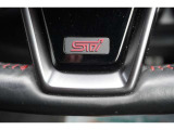 ハンドルにはSTIスポーツのロゴが付いています!WRX S4のスポーティさをさらに高め、走り・乗り心地・内外装の質感を上げた上位グレードです☆