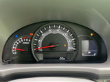 視認性の高いメーターパネルは、運転中の確認をスムーズにします。必要な情報を一目で把握でき、安全運転をサポート。シンプルながらも機能的なデザインも魅力です。