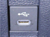 USB端子を装備しております。