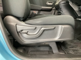 【前席】運転席にはシート高を調整できるハイトアジャスターが装備され、幅広いシートポジションの設定が可能になっております♪