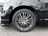 左フロント225/55R18タイヤ&専用アルミホイール!