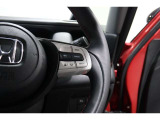 Hondaセンシングの機能のひとつ、アダプティブクルーズコントロール付!アクセルから足を離しても設定したスピードと前車との車間を保ち走行してくれます!車線維持もアシスト☆高速道路で疲労軽減ですね☆