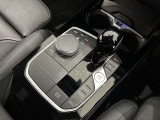I-driveコントローラーでモニター部分を操作します。直感的に使用することが可能です。