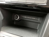 タイプCの差込口にスマホを繋げることによりグーグルマップや音楽を聴くことができます。