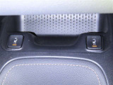 運転席と助手席にシートヒーターを装備しております。
