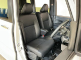 【運転席・助手席】内装ルームクリーニング済みです。しっかり綺麗にしていますので、是非、お確かめください。車に自信があるからこそ、是非一度ご来店頂き内外装も見てもらえると幸いです。