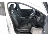 運転席/助手席です。安全装備をオプションで追加するのは日本的発想。フォルクスワーゲン車はサイドエアバッグを全車標準で装備しております。