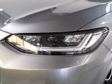 ディスチャージヘッドライト(HID)と同等の明るさで、夜道や雨天走行が明るく視界良好!!