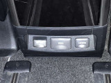 12V/120Wの電源部とメディアプレイヤー接続部です。