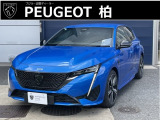 ライオンの牙を模した盾に伸びるデイライト&多面的グリッドパターンの大型グリル。
