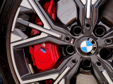 【BMWアロイホイル】軽量かつ強度に拘ったアロイホイル。走行性能ポテンシャルを引き出す設計。車の足元を引き締めてくれる大きなポイントはアロイホイルです。
