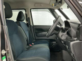 【運転席】シート周りは使用感も少なく、良好な状態となります。丁寧につかわれていたことがよくわかります。