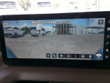アラウンドビューモニター。上空から見下ろしているかのような映像を映し出して、駐車をスムースにアシストします。