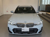 BMW代表的な特徴のキドニーグリル。BMWのすべてのモデルに採用され、BMWらしさを強調しております。