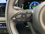 運転中、オーディオの操作をしてて、ハッとしたことはありませんか?ステアリングスイッチは、運転中でもハンドルでオーディオの操作が可能です。安全なドライブをサポートします。