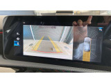【リアカメラ】見通しの悪い場所への進入時や狭い場所での駐車時に役立ちます。