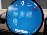 MINIのメーターパネルは円をコンセプトにデザインされております。おしゃれで愛嬌のあるMINI独自のデザインに惹かれる方は数多くいらっしゃいます。