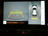 車両全体を上から表示し車両周囲を確認する事が出来るので、狭い駐車場等で重宝する装備です もちろんバックモニターとしての機能もございます