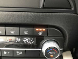運転席シートヒーターがついています!
