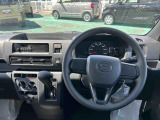 運転のしやすさを最優先に設計された見晴らしの良いデザインです。車両間隔が掴みやすく狭い道でも安心!