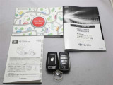 取説・メンテナンスノート・スマートキーの3点セットです。
